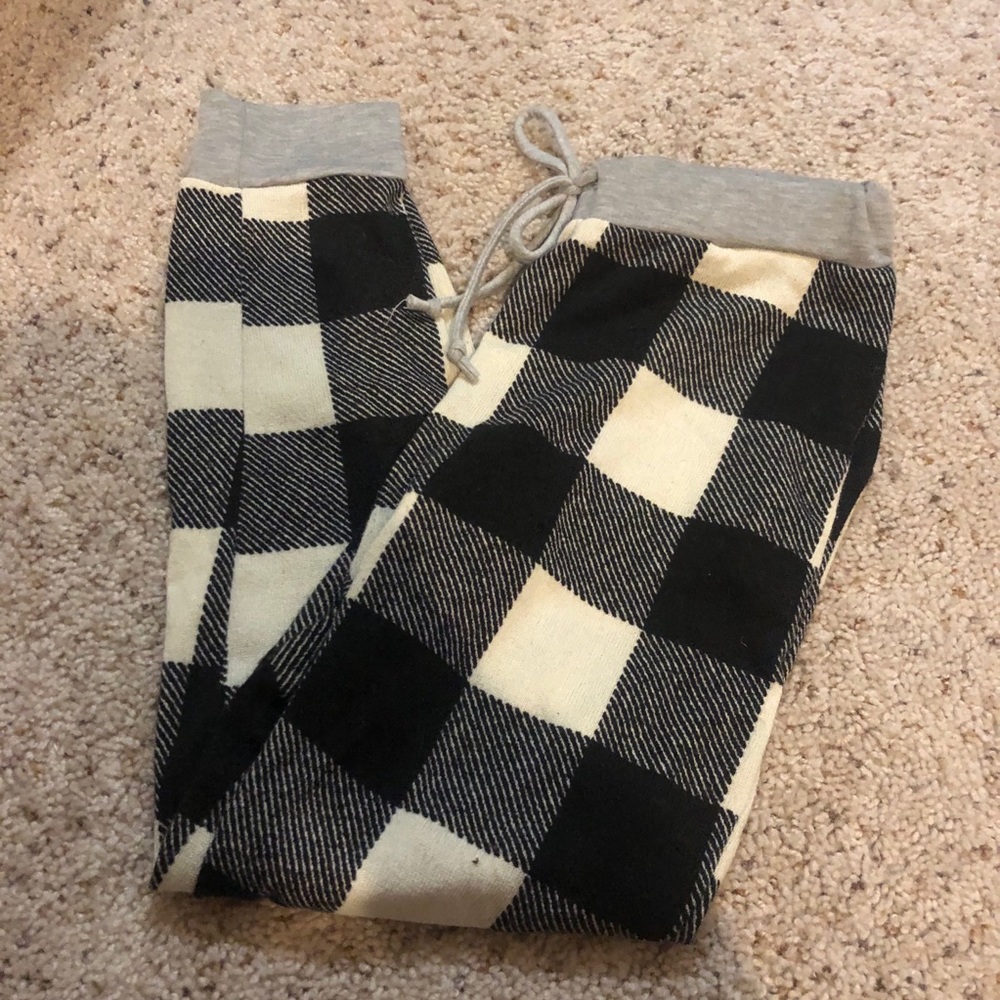 NEW‼️ Black & White Plaid Joggers